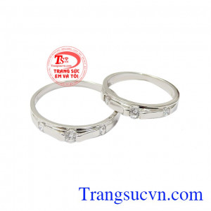 Nhẫn cưới vàng trắng mặn nồng là sản phẩm mới hiện đang là xu hướng mẫu nhẫn cưới được ưa thích gần đây.