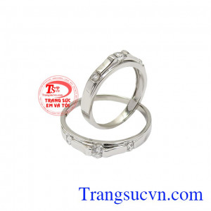 Nhẫn cưới vàng trắng mặn nồng chứa đựng yêu thương, đong đầy hạnh phúc.