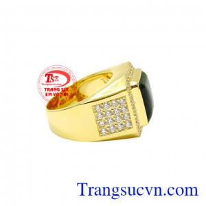 Ngọc cẩm thạch từ xưa tới nay luôn được ưa chuộng nhờ vào hợp phong thủy và hợp thời trang. Nhẫn nam cẩm thạch mạnh mẽ
