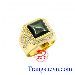 Nhẫn nam cẩm thạch mạnh mẽ với chế tác vàng tây 18k cùng ngọc cẩm thạch thiên nhiên.