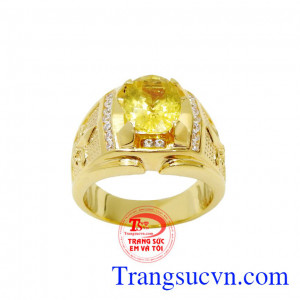 Nhẫn nam sapphire mạnh mẽ với thiết kế ấn tượng và lịch lãm. 