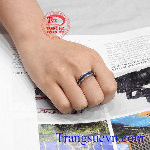 Nhẫn nam sapphire thời trang được bảo hành uy tín, giao hàng trên toàn quốc.