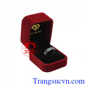 Sapphire là viên đá hộ mệnh cho người sinh tháng 9 sẽ mang tới may mắn và thành công cho chủ nhân. Nhẫn nam sapphire thời trang