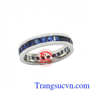 Thiết kế sang trọng, lịch lãm và hợp thời trang. Nhẫn nam sapphire thời trang