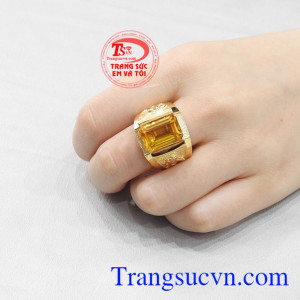 Nhẫn nam thạch anh vàng tuổi Thân nam tính.