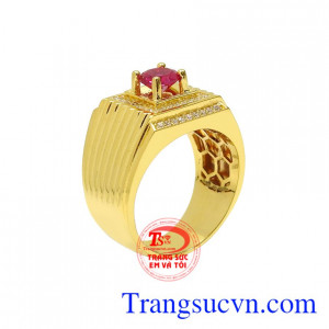 Nhẫn nam vàng màu phong cách được chế tác kiểu dáng thời trang mang đến vẻ mạnh mẽ, nam tính cho người đeo.