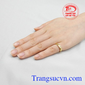 Nhẫn nữ cá tính vàng tây nhận đặt chế tác theo yêu cầu. 