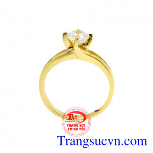 Nhẫn nữ dịu dàng vàng tây là món quà dành riêng cho những cô nàng yêu thích sự đơn giản và thanh lịch. 