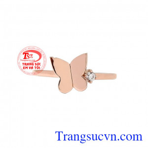 Với chất liệu vàng hồng 10k giúp cho sản phẩm được bền đẹp và sáng bóng với thời gian. Nhẫn nữ hồ điệp vàng hồng