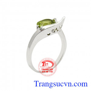Nhẫn nữ kiểu peridot 