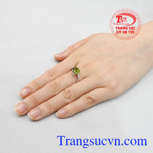 Nhẫn nữ kiểu peridot bảo hành chu đáo, giao hàng toàn quốc.