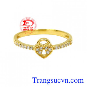 Nhẫn nữ ổ khóa tình yêu món quà ý nghĩa dành cho một nửa của thế giới.