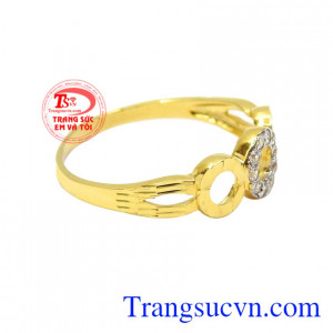 Nhẫn vàng nữ ấn tượng món quà yêu thương dành tặng người con gái của bạn vào những dịp đặc biệt.