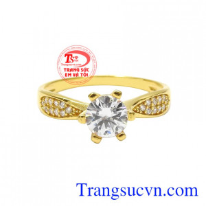 Kiểu dáng của chiếc nhẫn giúp cho phái đẹp dễ dàng kết hợp với mọi loại quần áo.
