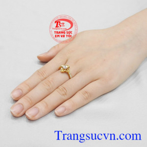 Nhẫn nữ vàng màu nổi bật