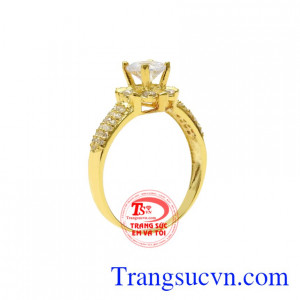 Nhẫn nữ vàng màu yêu kiều mang đến vẻ đẹp duyên dáng và dễ thương đến cho người đeo.