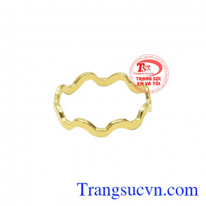 Nhẫn nữ vàng từ lâu đã trở thành xu hướng trang sức được phái đẹp lựa chọn để thể hiện phong cách.