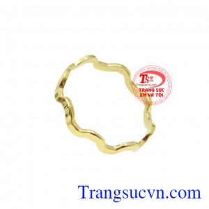 Chiếc nhẫn này mang đến vẻ xinh yêu tôn lên nét duyên dáng cho các quý cô.