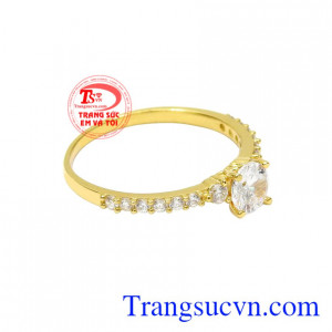 Nhẫn nữ vàng tây nhỏ xinh được bảo hành chu đáo.
