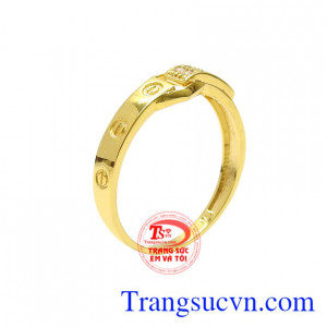 Nhẫn nữ vàng tây thời thượng kiểu dáng độc đáo, mới lạ.