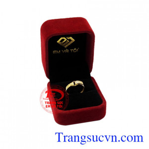 Nhẫn nữ vàng tây thời thượng tinh xảo.