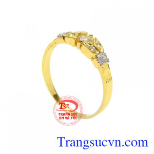 Sản phẩm giúp tô điểm thêm nét xinh yêu cho đôi bàn tay của phái đẹp giúp các nàng tự tin tỏa sáng.