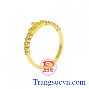 Nhẫn nữ vương miện dễ thương là sản phẩm mới được chế tác xinh xắn.
