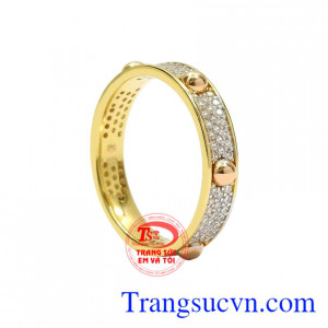 Thiết kế nổi bật giúp cho phái đẹp sành điệu hơn và thu hút ánh nhìn trước đám đông.