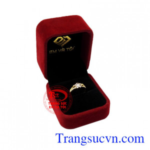 Nhẫn vàng hoa nữ tính nhỏ xinh.