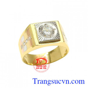 Với chiếc nhẫn này phái mạnh có thể thỏa sức phối cùng các bộ trang phục khác nhau dù là đi chơi hay đi làm.