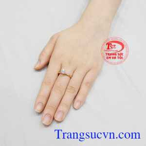 Nếu bạn đang tìm một món quà phù hợp để dành tặng người ấy thì chiếc nhẫn vàng tây kiêu sa là câu trả lời cho bạn. Nhẫn vàng tây kiêu sa