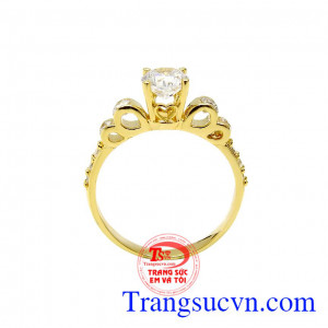 Nhẫn vàng tây tiểu thư là sự kết hợp của vàng tây 10k sáng bóng cùng đá cz với nhiều kích thước.