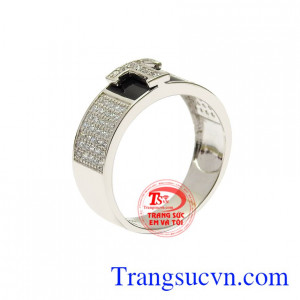 Nhẫn vàng trắng chữ T ấn tượng là sản phẩm mới của trang sức Em và Tôi hiện đang được nhiều khách hàng yêu thích.