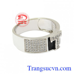 Nhẫn vàng trắng chữ T ấn tượng bảo hành uy tín.