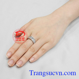 Nhẫn vàng trắng chữ T