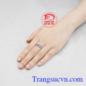 Nhẫn vàng trắng quý cô thanh lịch chất lượng.