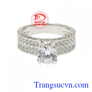 Sản phẩm sẽ là món quà ý nghĩa hay cũng là chiếc nhẫn cầu hôn tinh tế để dành cho người con gái thân thương của đời mình.