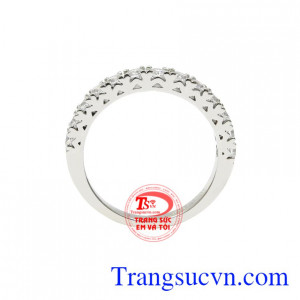 Chiếc nhẫn này sẽ giúp phái đẹp toát lên được vẻ nữ tính và thanh tú của người con gái phương Đông.