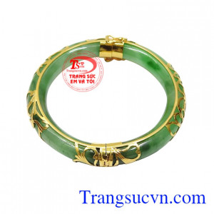 Ngày nay thì vòng ngọc được cải tiến hơn bọc vàng và bạc tăng thêm phần sang trọng cho phái nữ.