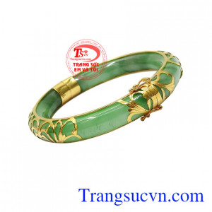 Thời đó đeo chiếc vòng ngọc như để khẳng định vị thế, gia cảnh của bản thân.