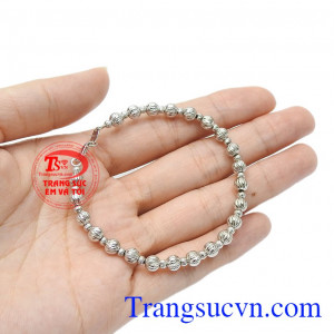 Sản phẩm phù hợp cho cả đi làm hoặc đi chơi. Vòng tay bi sang trọng