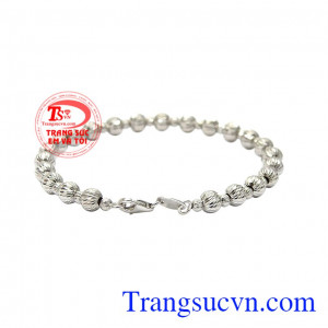 Thiết kế sang trọng, tinh tế phù hợp với nhiều độ tuổi. Vòng tay bi sang trọng