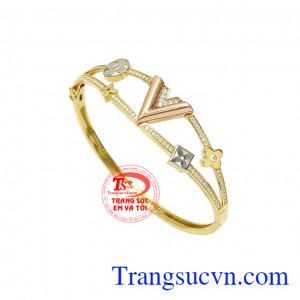 Sản phẩm không có quá nhiều chi tiết mang lại sự sang trọng và tinh tế. Vòng tay nữ sành điệu