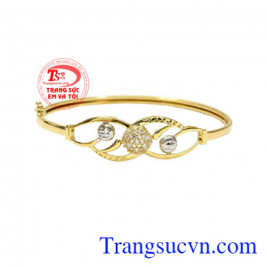 Vòng tay nữ thời trang nhập khẩu Italy, chế tác từ vàng tây 18k bền đẹp, sáng bóng. 