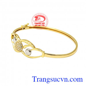 Vòng tay vàng tây luôn có sức hút với phái đẹp. Vòng tay nữ thời trang