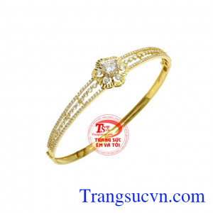Kiểu dáng sang trọng, nữ tính giúp người dùng càng thêm tự tin và thể hiện cá tính. Vòng tay quý cô xinh đẹp