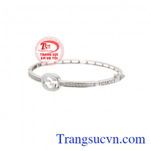 Vòng tay vàng trắng thương hiệu tinh tế.