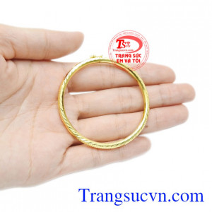 Vòng vàng trẻ em dễ thương tinh tế.