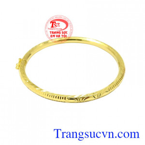 Vòng vàng trẻ em dễ thương là sản phẩm mới của trang sức Em và Tôi thời trang, hiện đại.
