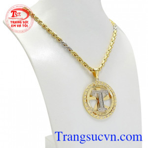 Ngày nay không chỉ có nữ giới ưa chuộng trang sức vàng mà nam giới cũng sử dụng nhiều để thể hiện cá tính của mình.